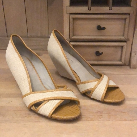 Elizabeth & James Prim Canvas Wedges Peep Toe Leather 8.5 - Picture 1 of 9